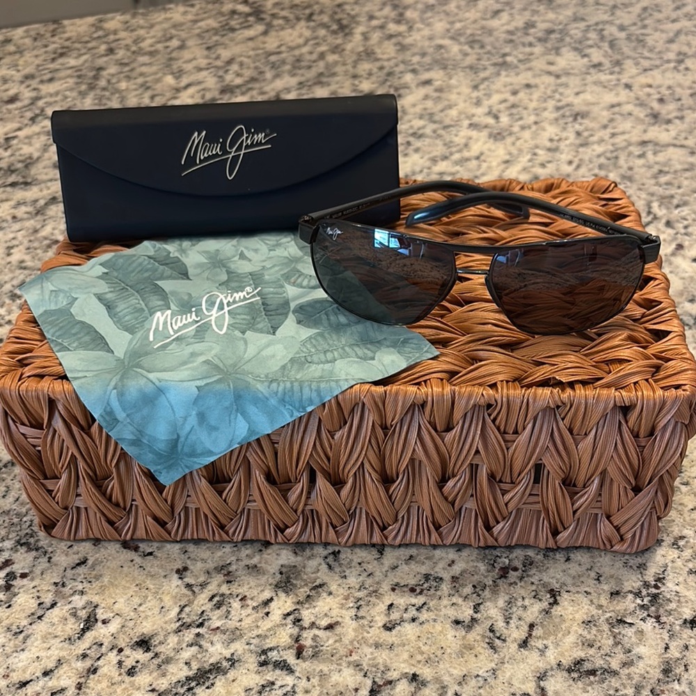 Maui Jim Sleek Black Sunglasses